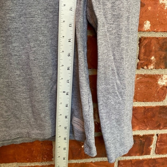 Life Is Good Womens Medium Gray Long Sleeve Vneck Love Snow Flake Graphic Tshirt - Picture 6 of 8